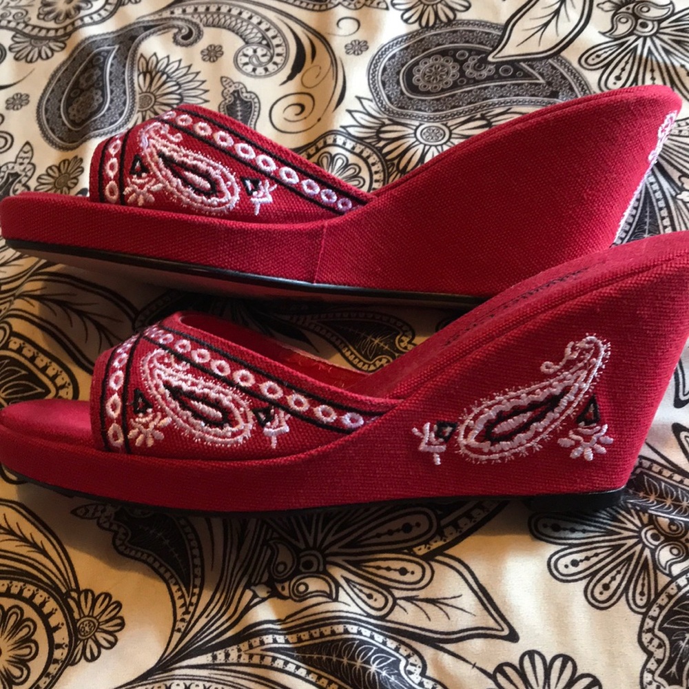 Cold water Creek Wedges Red Size 6 1/2